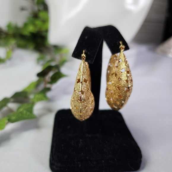 Gold Basket Style Shimmer Hoop Earrings New - Picture 6 of 8